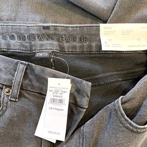 AMERICAN EAGLE MOM JEANS